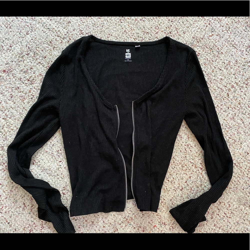 Long sleeve black top